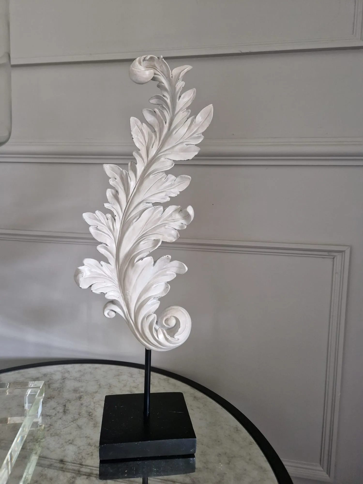 Acanthus Deco On Base