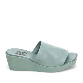 Bueno Women's Finley Platform Sandal in Seafoam